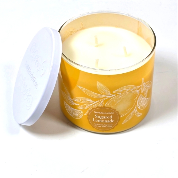 Bath & Body Works Sugared Lemonade 3 Wick Candle Nwt - Picture 1 of 4